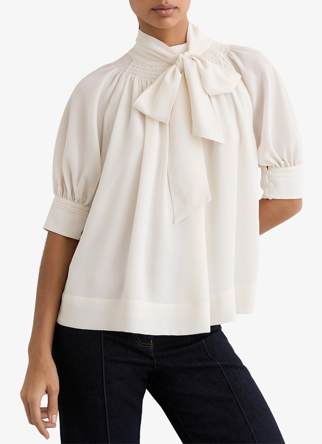 Reiss Lerina blouse met sjaalkraag - detail wit