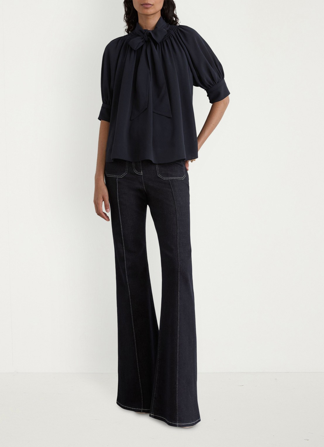 Reiss Lerina blouse met sjaalkraag - voorkant 5 blauw