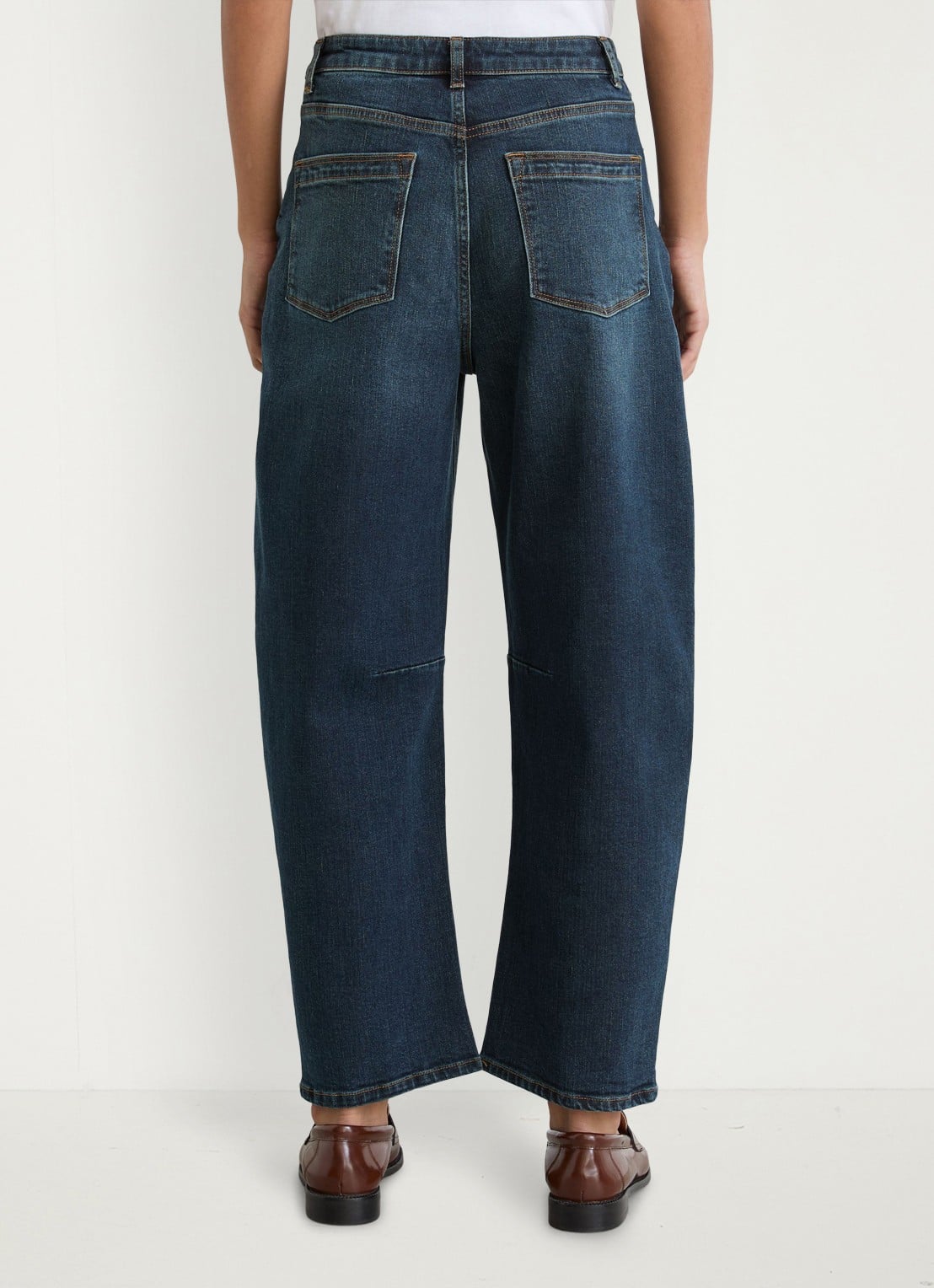 Reiss Levitt mid waist loose fit jeans met steekzakken - achterkant donkerblauw