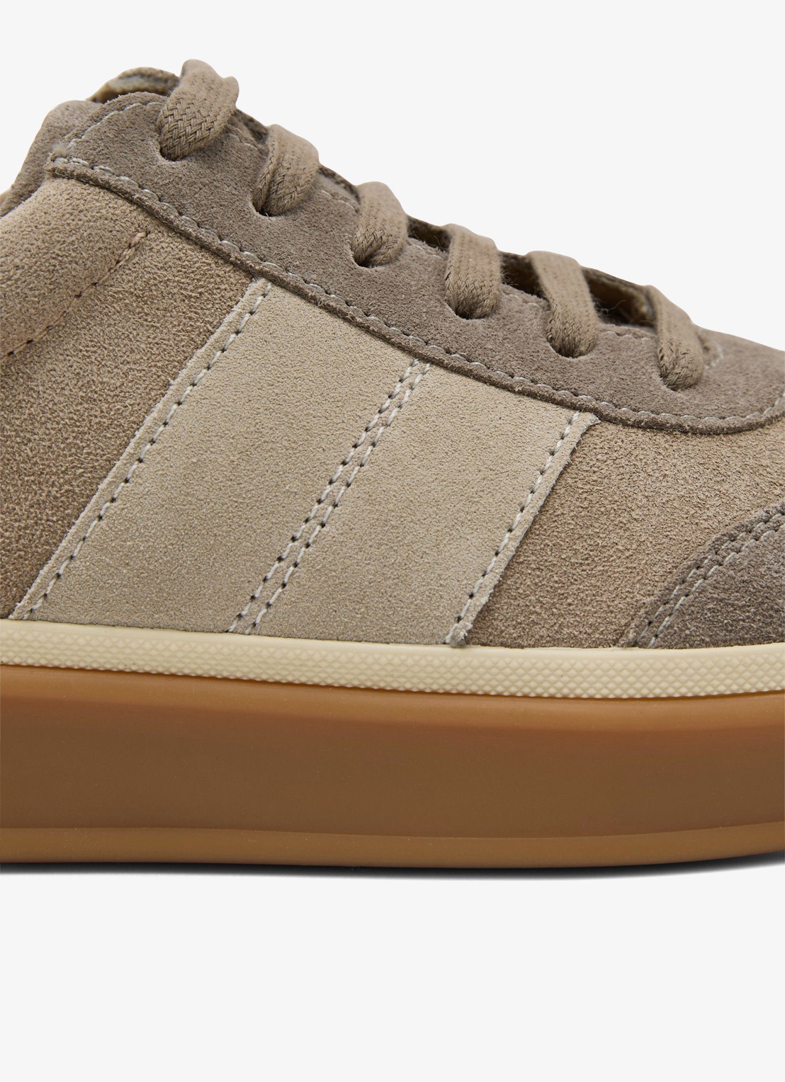 Reiss Lizzie sneaker van suède - detail 3 taupe
