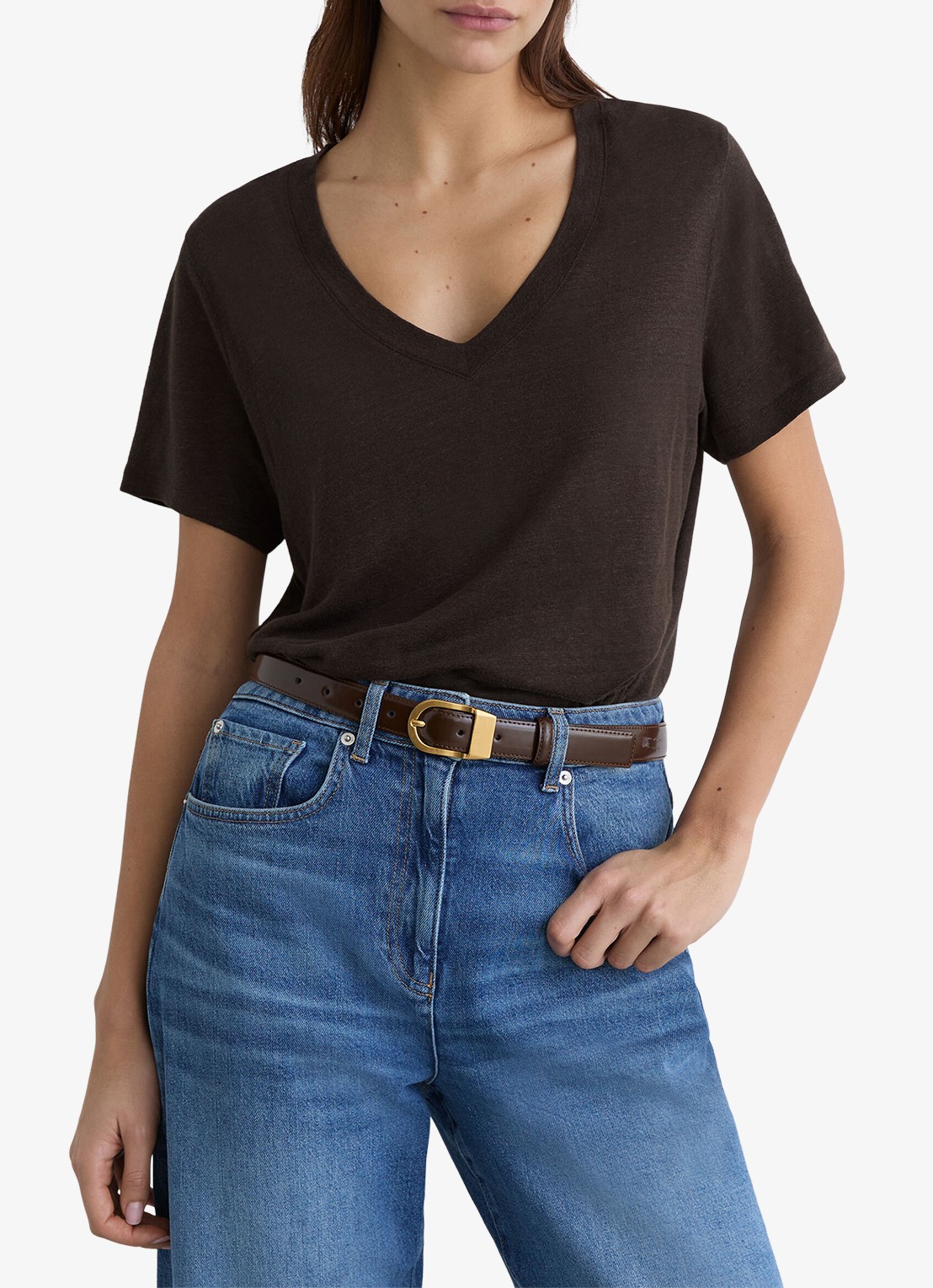 Reiss Lola T-shirt van linnen met V-hals - detail 4 chocoladebruin