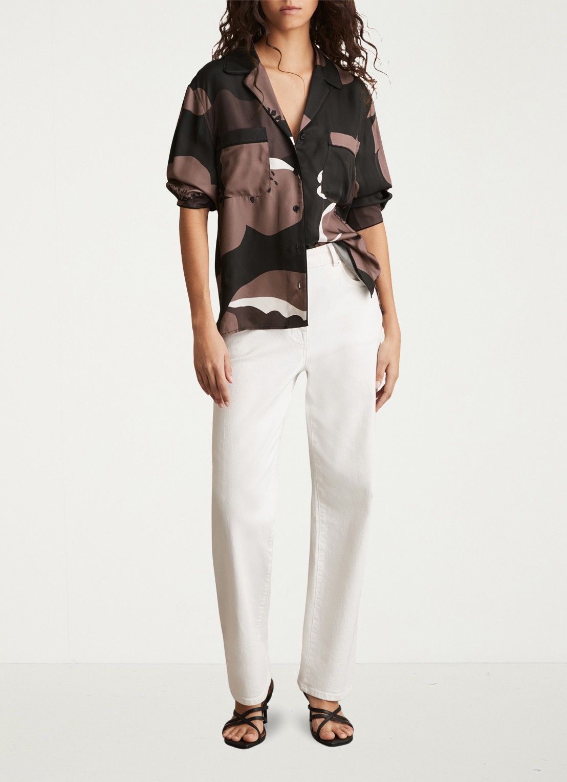 Reiss Lottie blouse met bloemenprint - voorkant 3 bruin