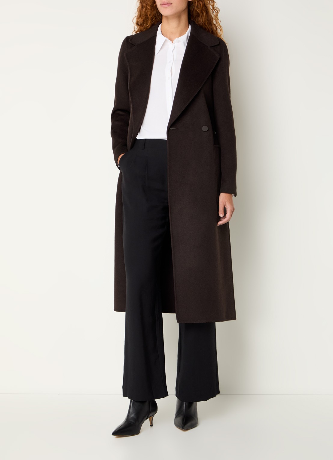 Reiss Lucia double-breasted mantel in wolblend met strikceintuur - voorkant 2 donkerbruin