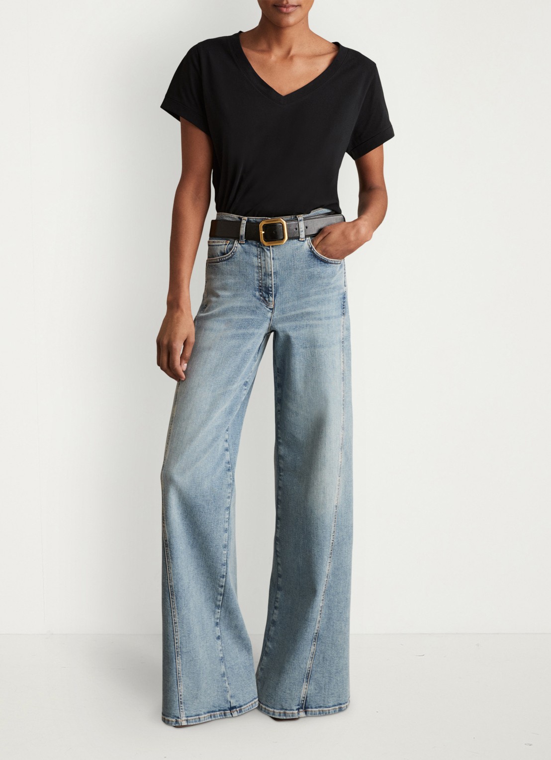 Reiss Luna T-shirt met V-hals  - voorkant 2 zwart
