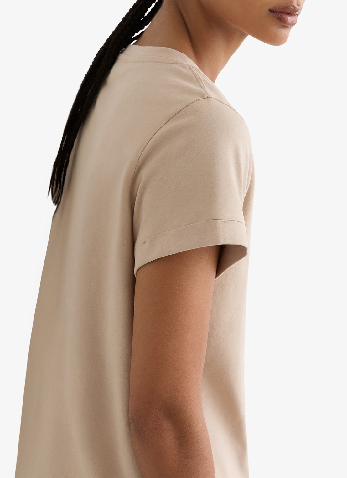 Reiss Luna T-shirt met V-hals  - detail 2 camel