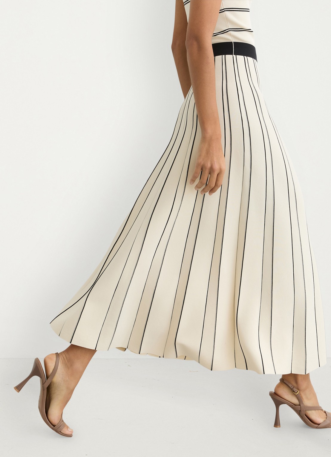 Reiss Mallory midi jurk met plooien  - detail 4 beige