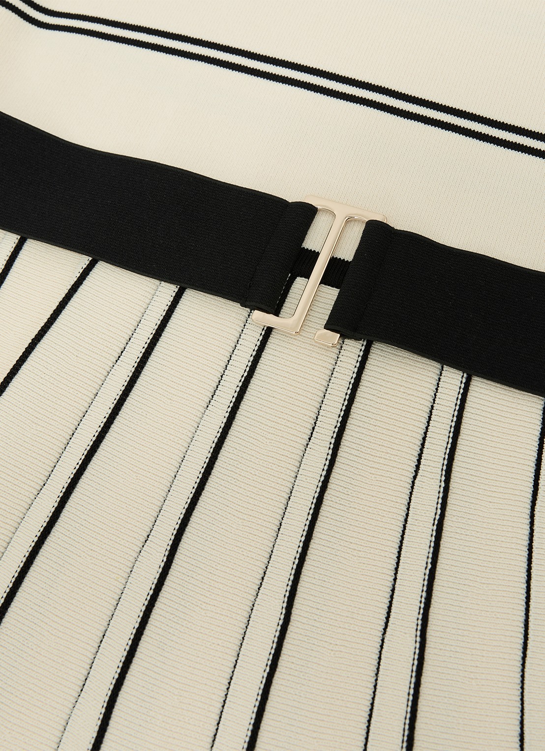 Reiss Mallory midi jurk met plooien  - detail 5 beige
