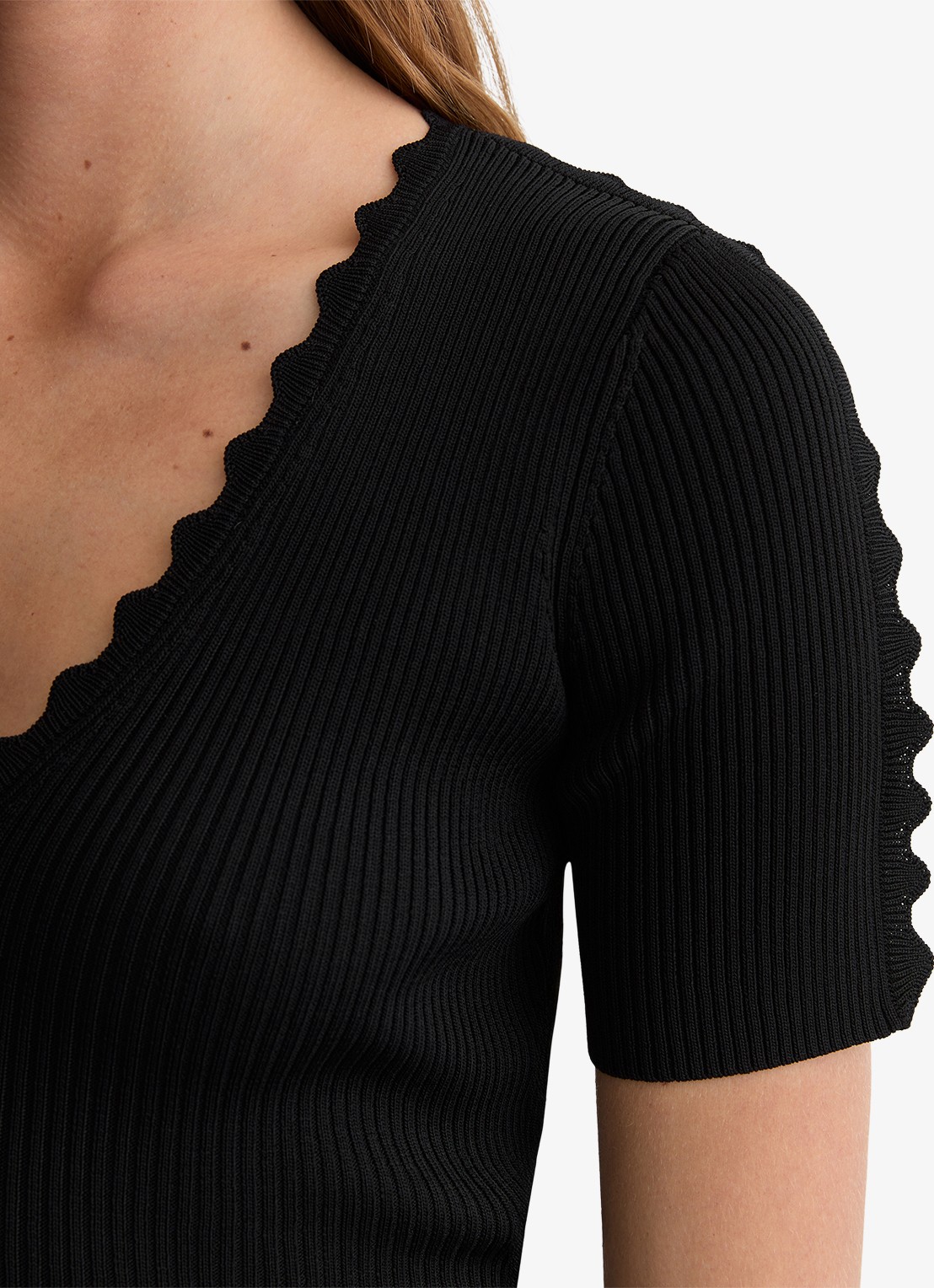 Reiss Marcy ribgebreide top met V-hals - detail 5 black / zwart