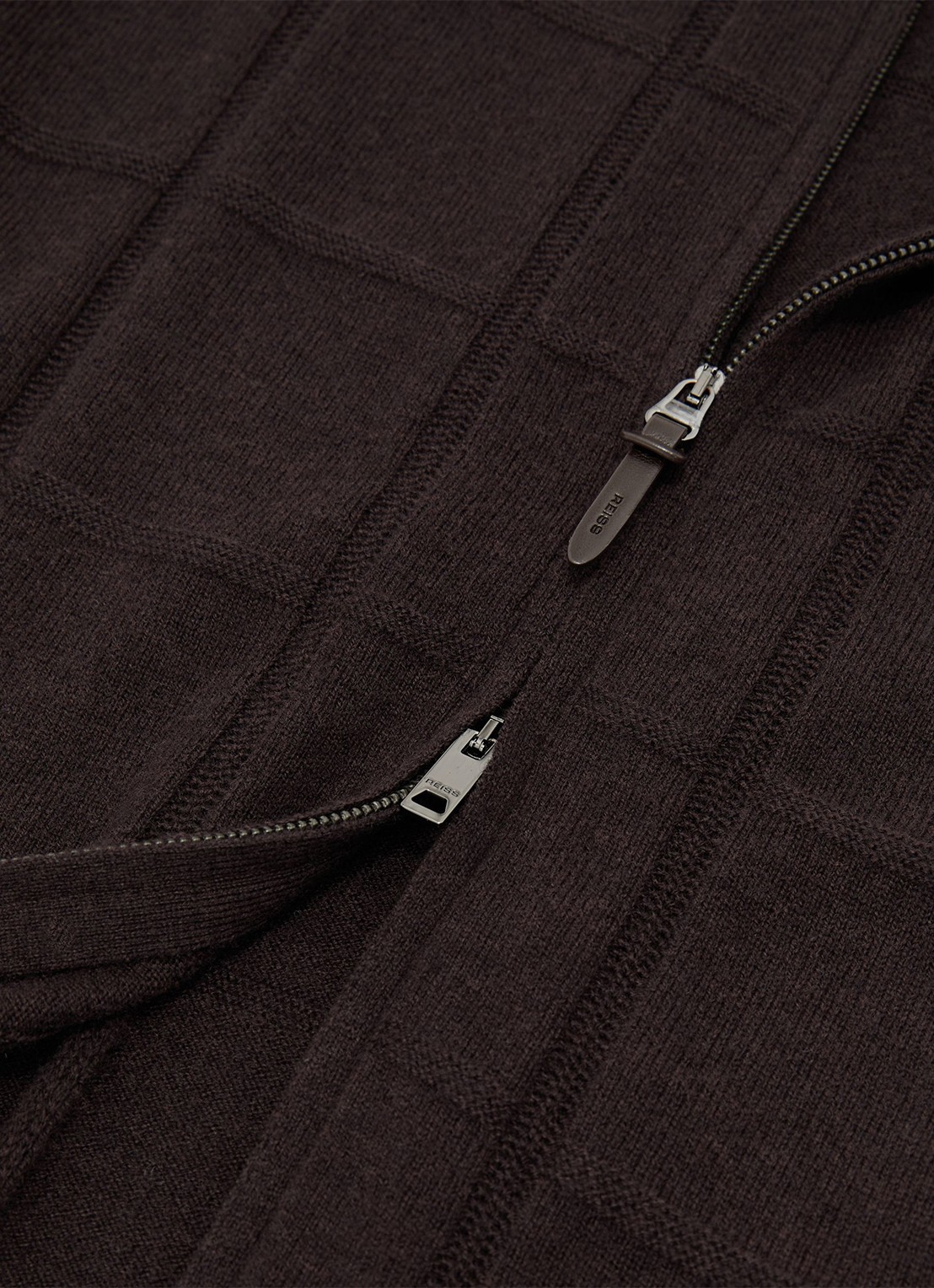 Reiss Martindale fijngebreid vest met structuur - detail 3 donkerbruin