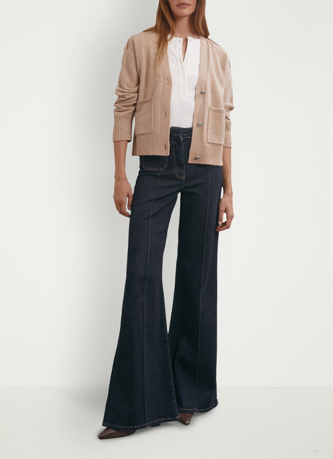 Reiss Maya fijngebreid vest in kasjmierblend met steekzakken - voorkant 3 beige