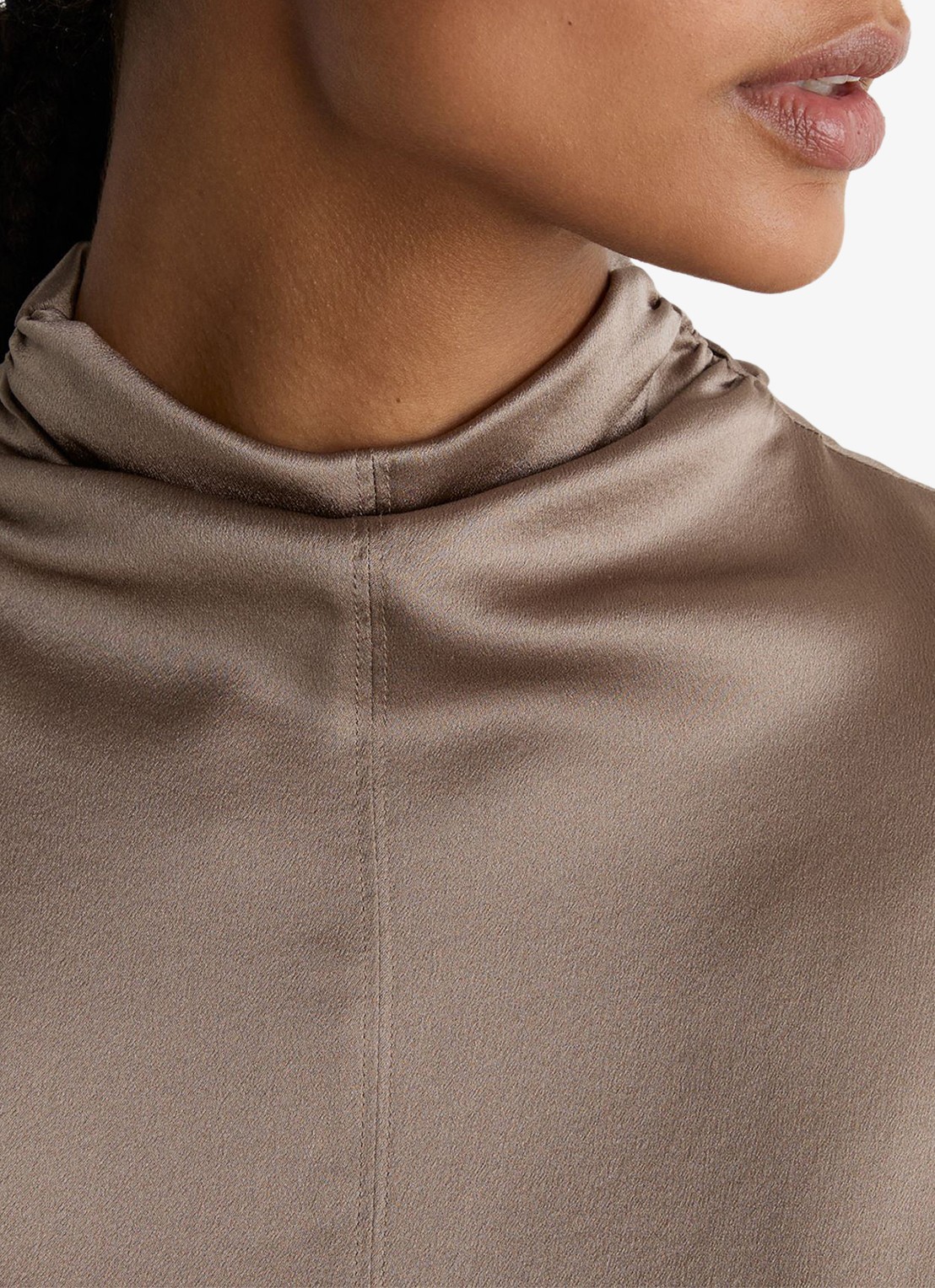 Reiss Meena top van zijde met col - detail 3 donkerbeige