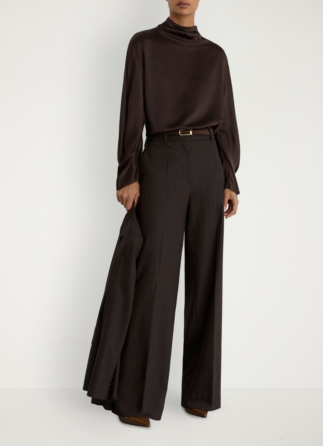 Reiss Meena top van zijde met col - detail 4 donkerbruin
