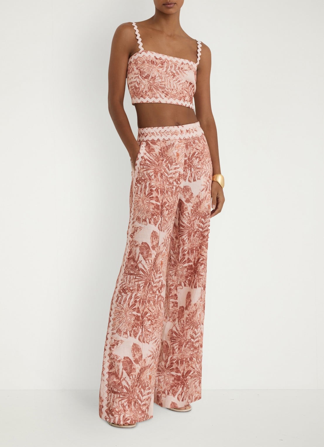 Reiss Mila high waist wide fit pantalon met bloemenprint - voorkant 3 lichtroze
