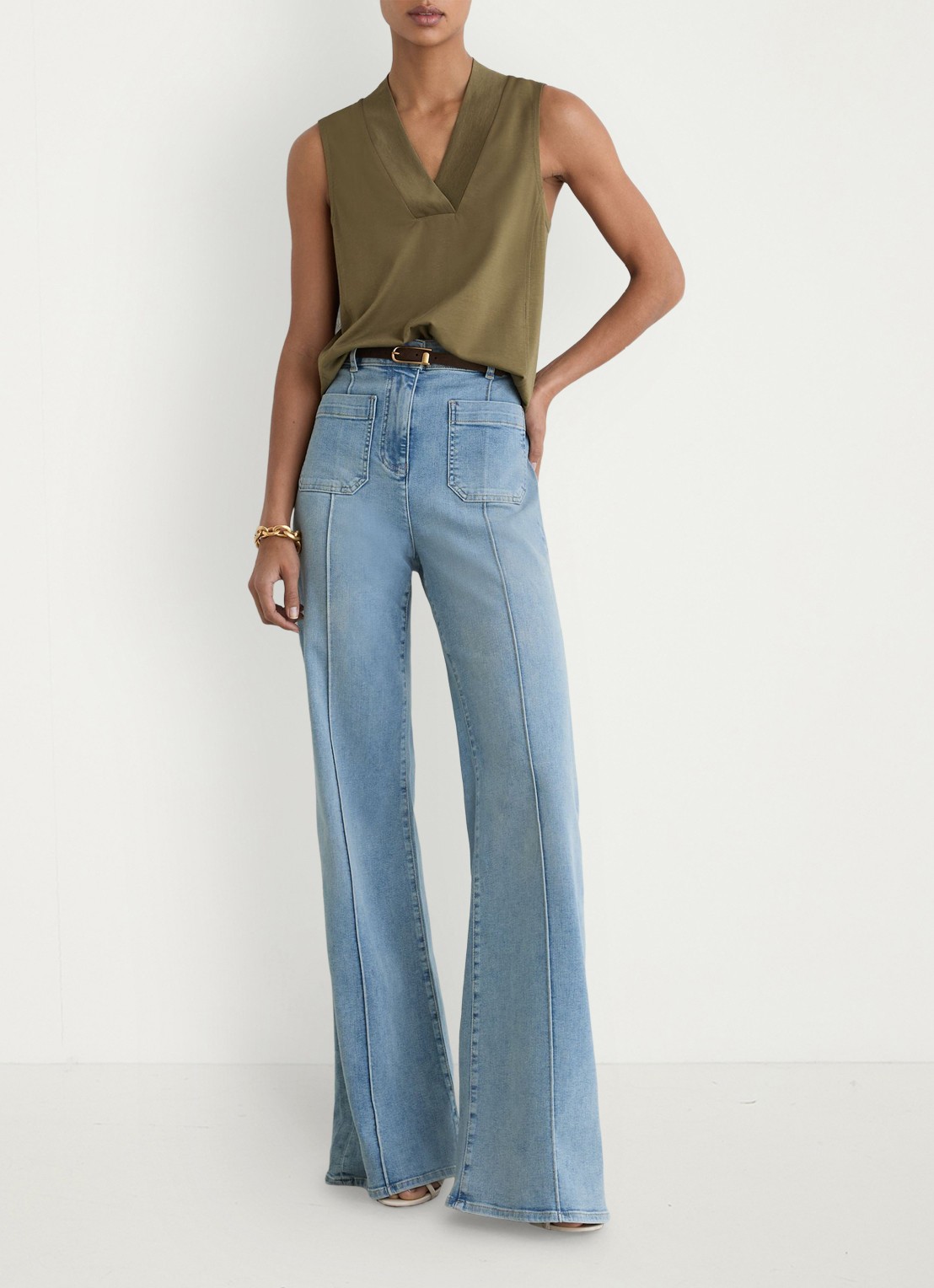 Reiss Miley top met V-hals - voorkant 6 khaki