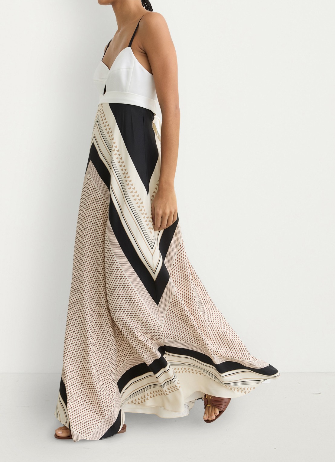 Reiss Myra maxi jurk met grafische print  - detail 7 beige