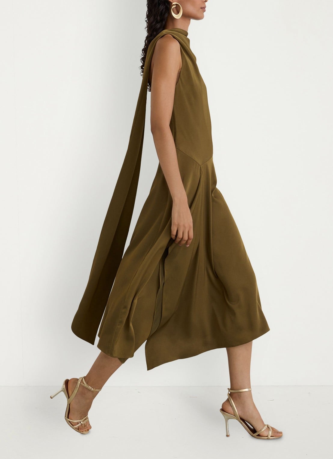 Reiss Naomi one shoulder maxi jurk van satijn met plooidetail - detail 2 khaki