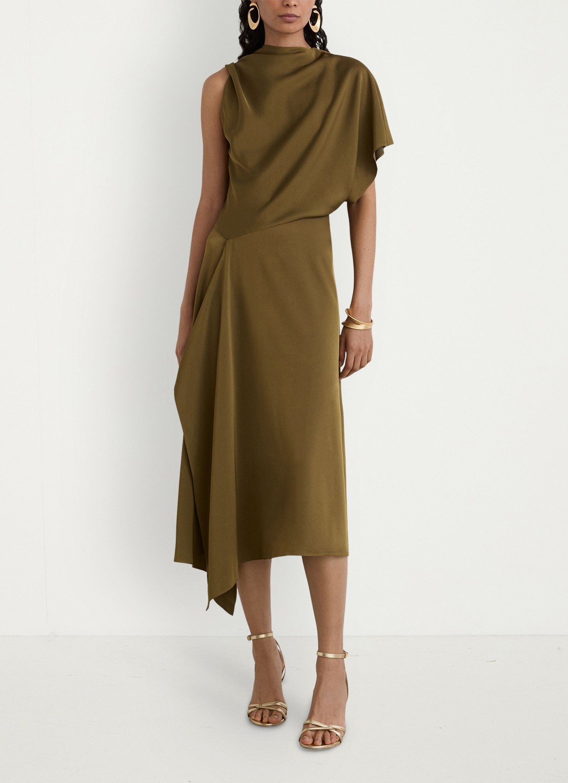 Reiss NAOMI Satin One-Shoulder Draped Midi Dress - voorkant 6 khaki
