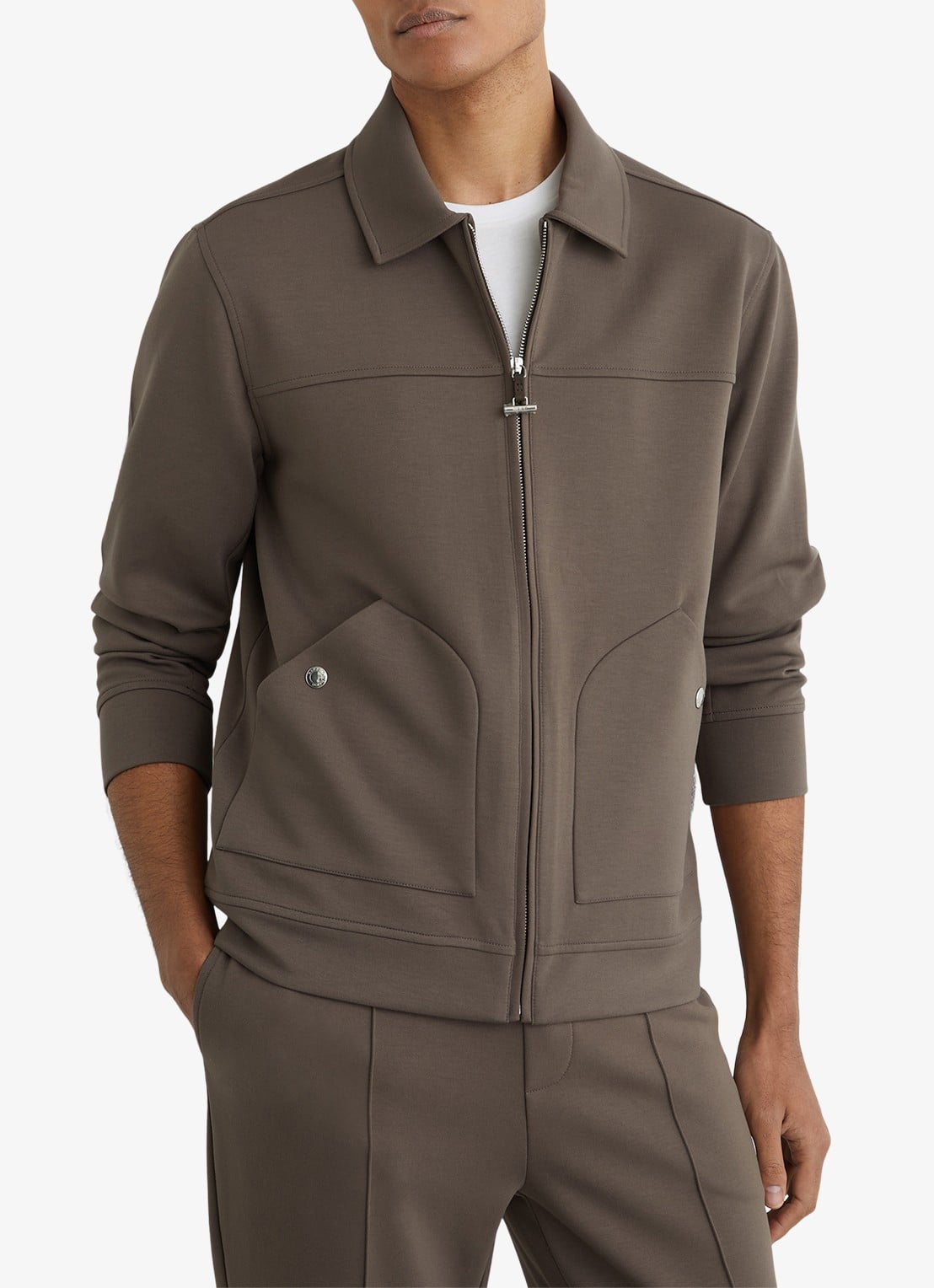 Reiss Newland sweatshirt met rits en opgestikte zakken - detail lichtbruin