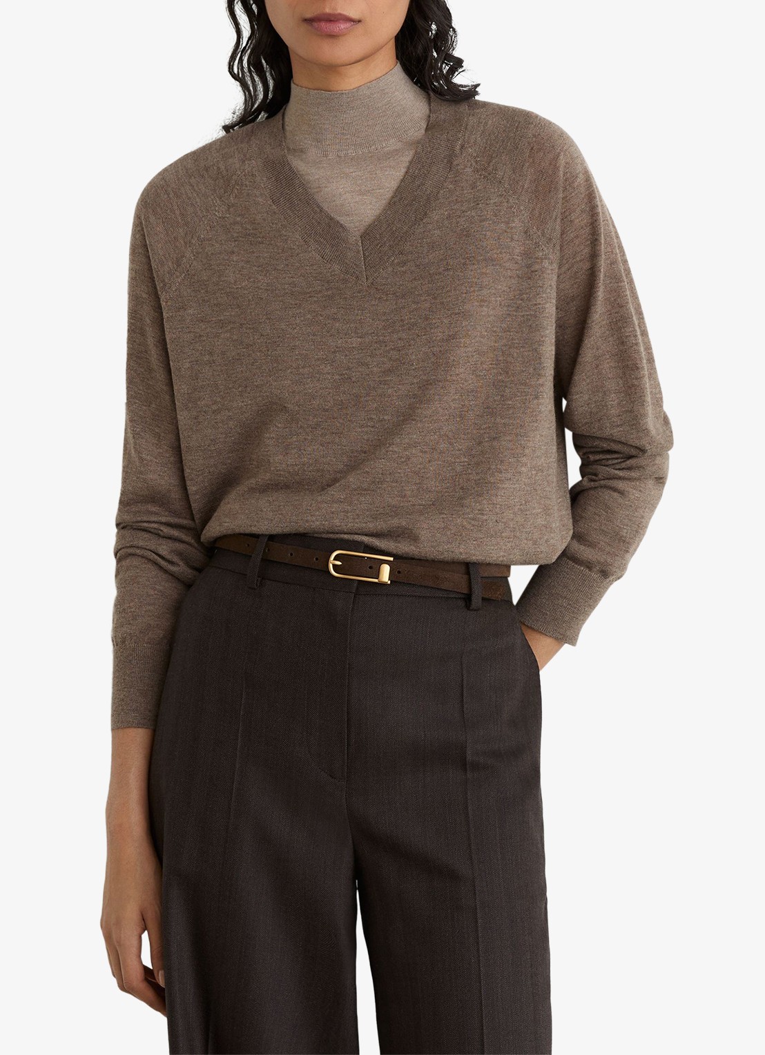 Reiss PARIS Ultra-Soft Merino Wool V-Neck Jumper - detail zand