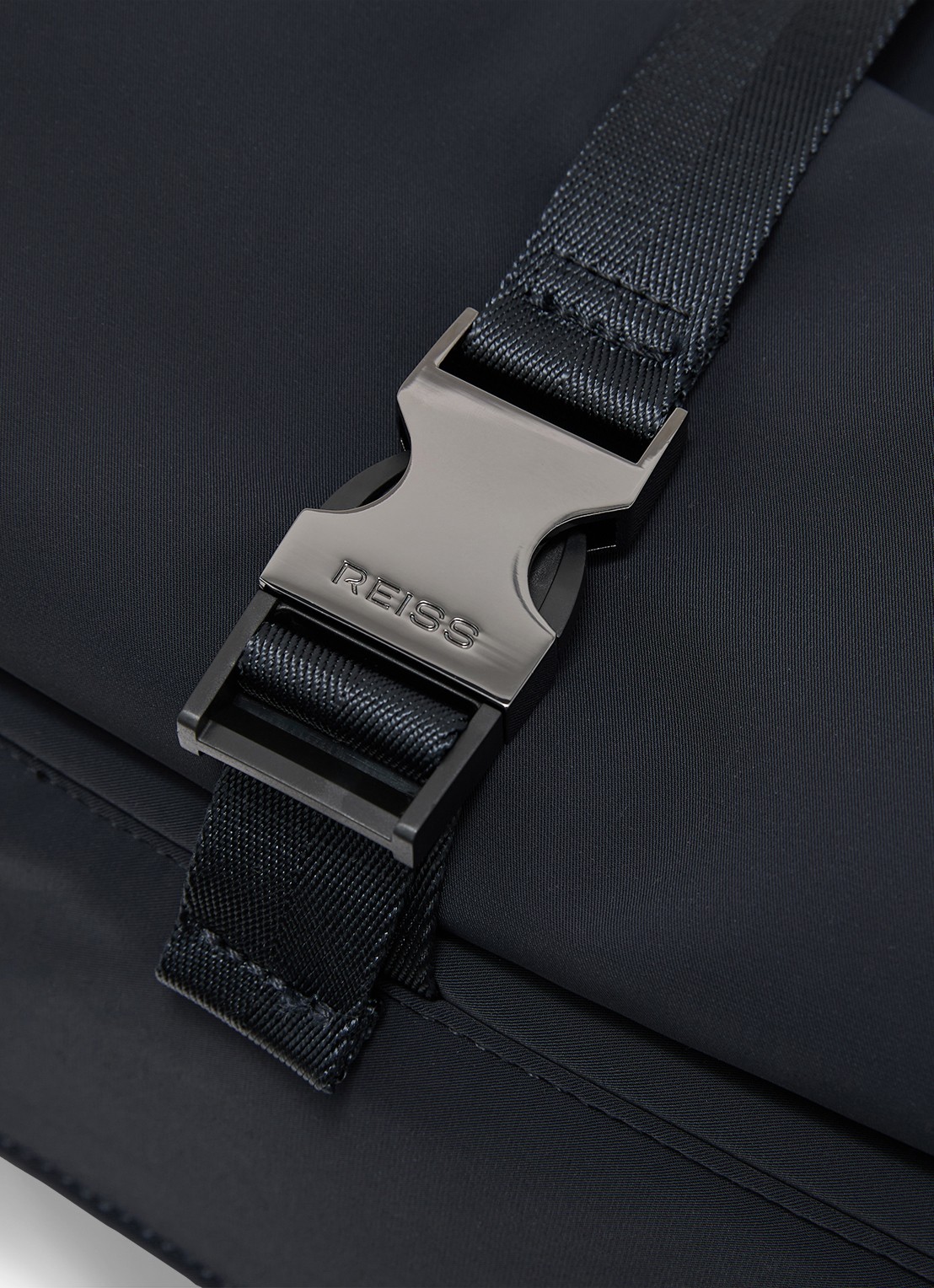 Reiss Pascal Technical Roll-Top rugzak met logo - detail 3 navy / blauw