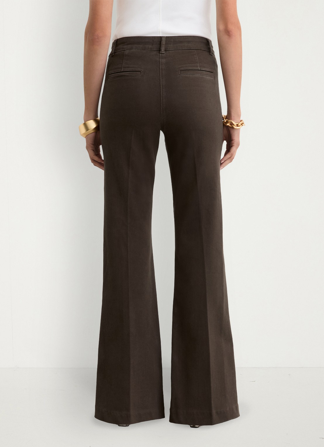 Reiss Petite Athena mid waist flared jeans met sierknopen  - achterkant 3 bruin