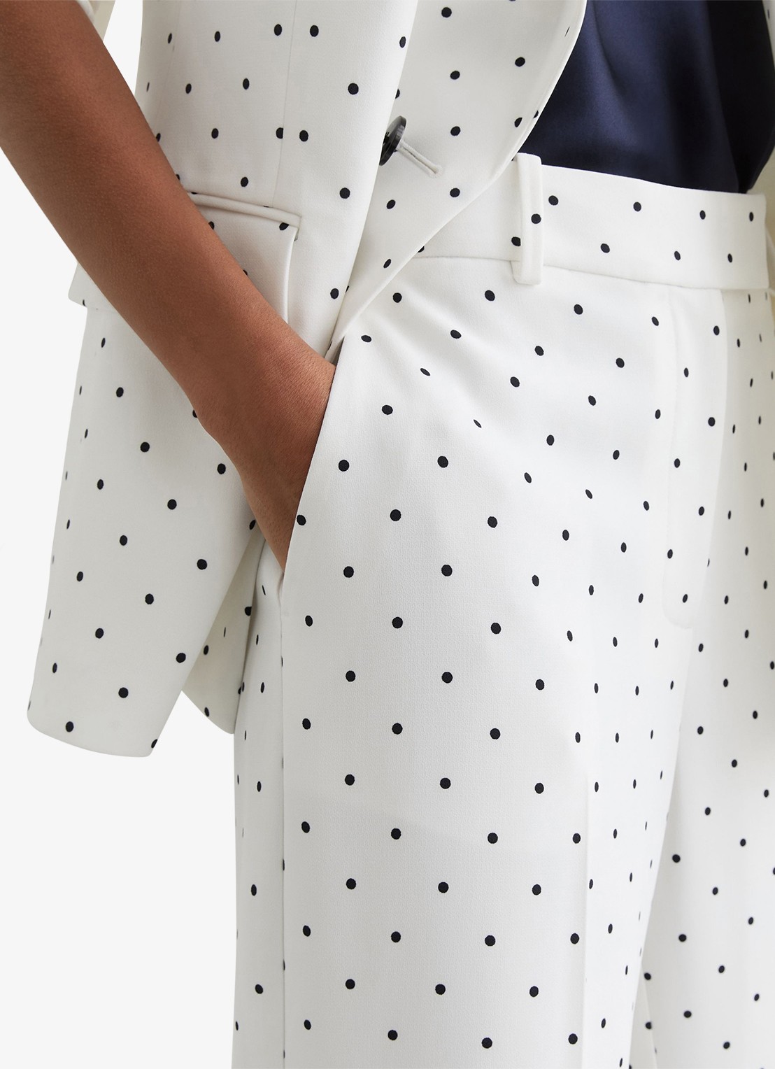 Reiss Petite Beatrix high waist wide fit pantalon met stippenprint - detail 7 donkerblauw