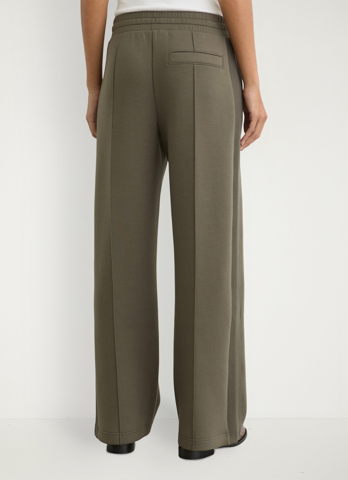 Reiss Petite Bella high waist wide fit joggingbroek met steekzakken - achterkant 4 khaki