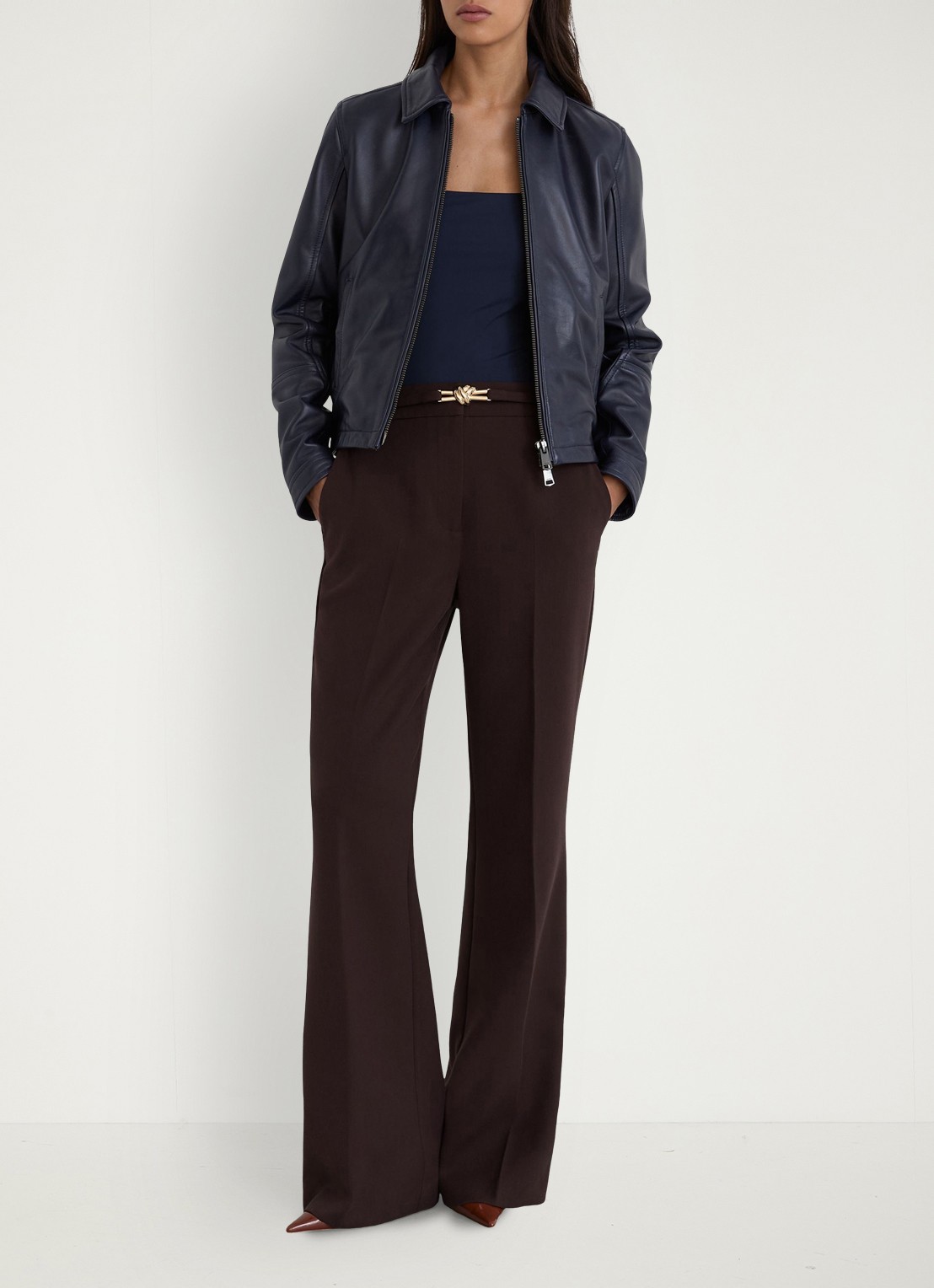 Reiss Petite Leona high waist flared pantalon met steekzakken - voorkant 6 bruin