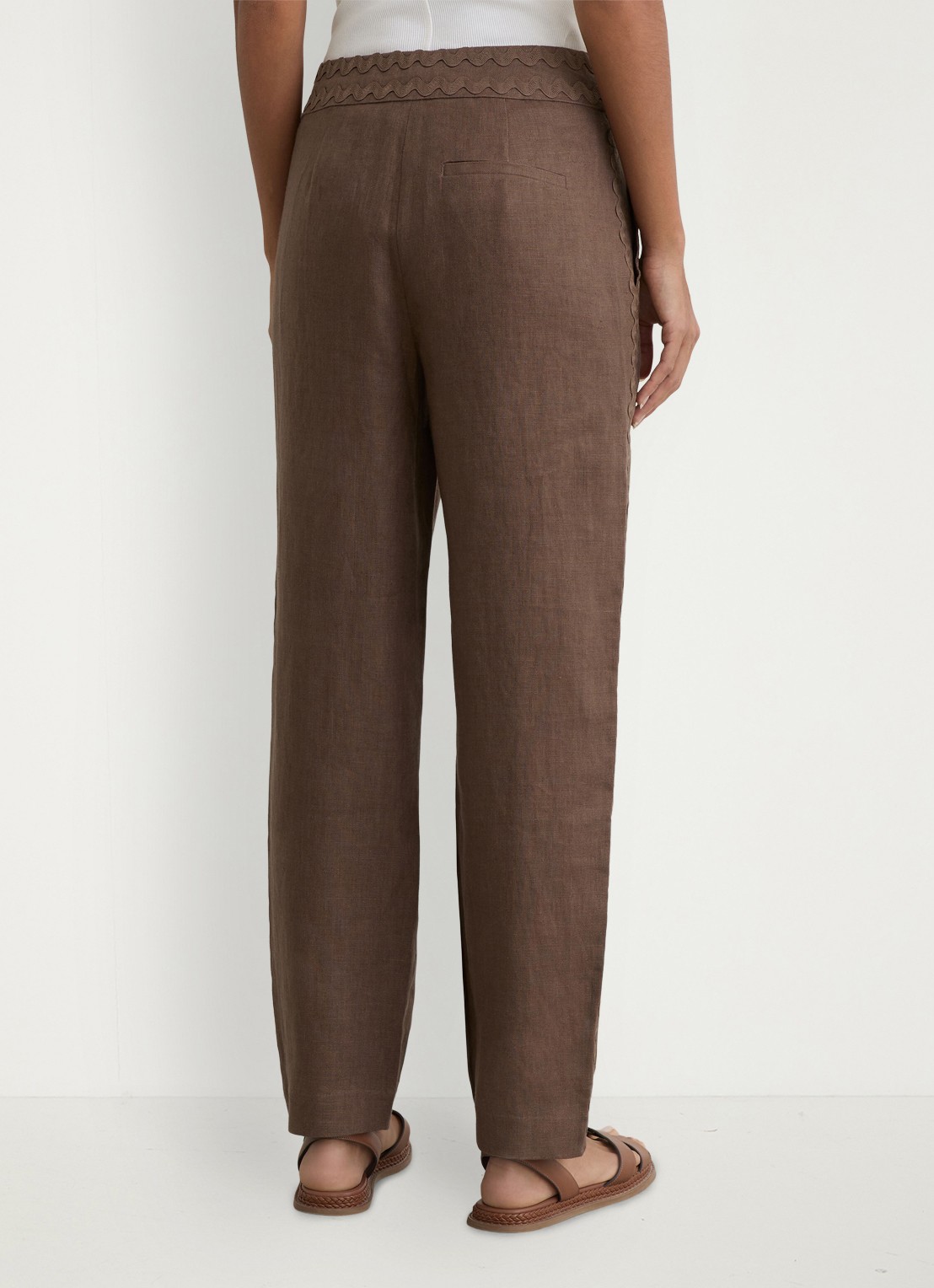 Reiss Petite mid waist tapered fit pantalon van linnen - achterkant 7 bruin