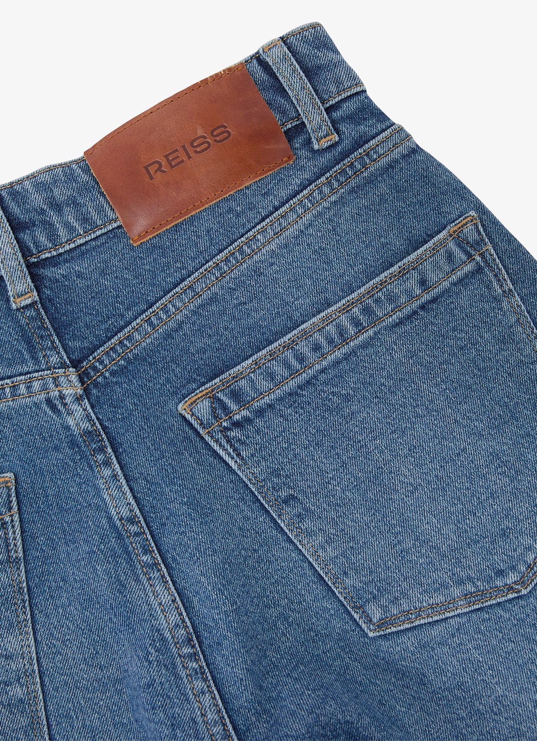 Reiss Petite Sabel high waist balloon fit jeans in medium wassing - detail 4 denim