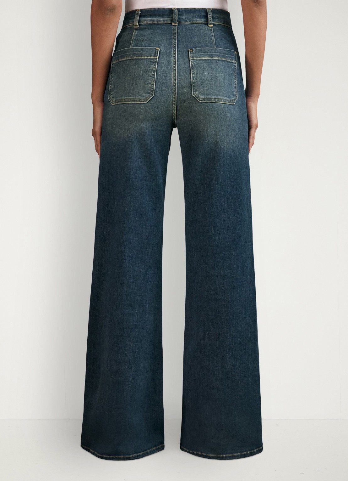 Reiss Petite Sakura high waist flared jeans met in lyocellblend - achterkant blauw