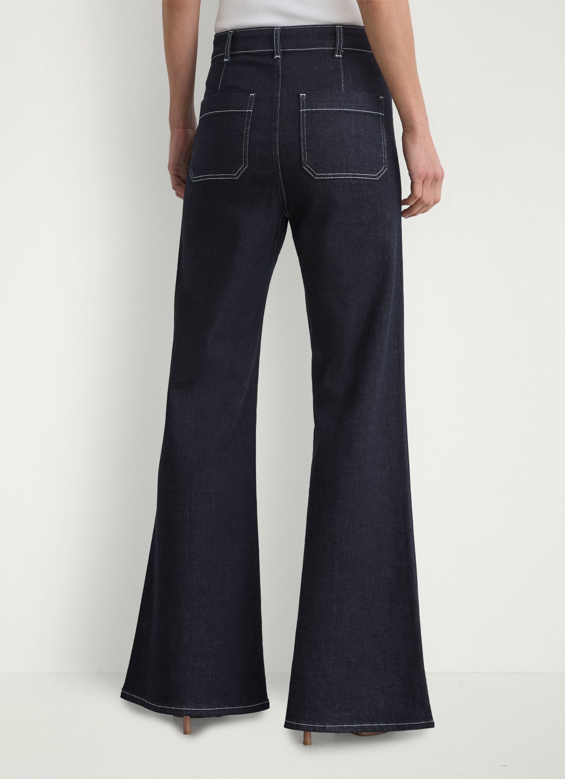 Reiss Petite Sakura high waist flared jeans met opgestikte zakken - achterkant indigo