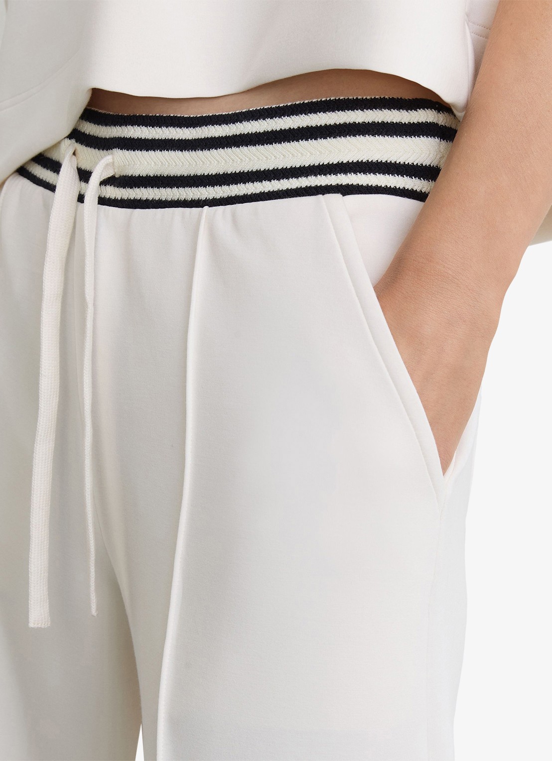 Reiss Petite Verity mid waist wide fit joggingbroek met gestreept detail - detail 6 wit