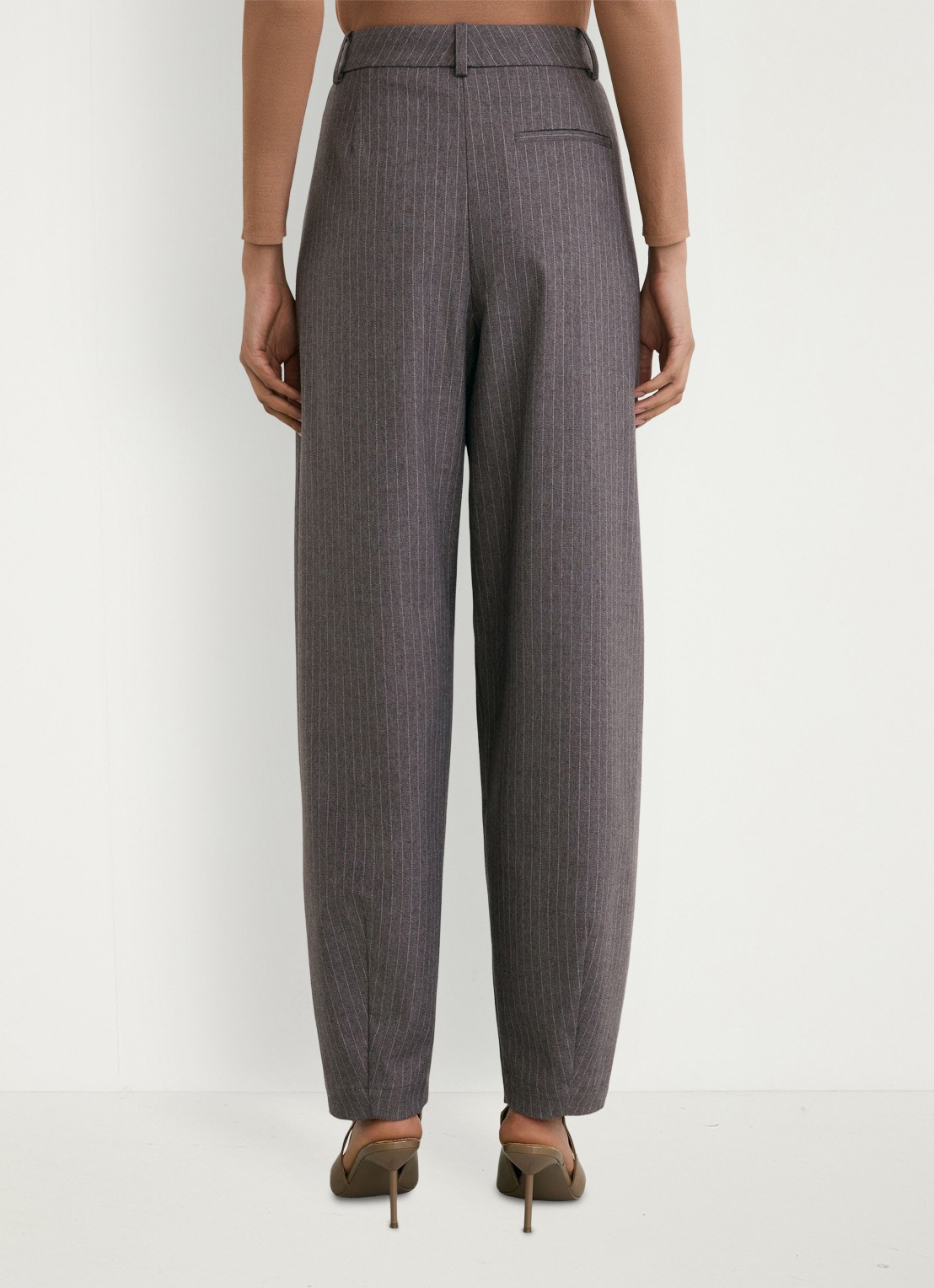 Reiss Phae high waist balloon fit pantalon met streepprint - achterkant 4 beige