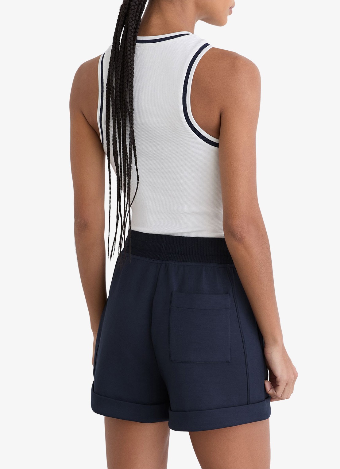 Reiss Phoebe high waist korte joggingbroek met streekzakken - achterkant 5 navy / blauw