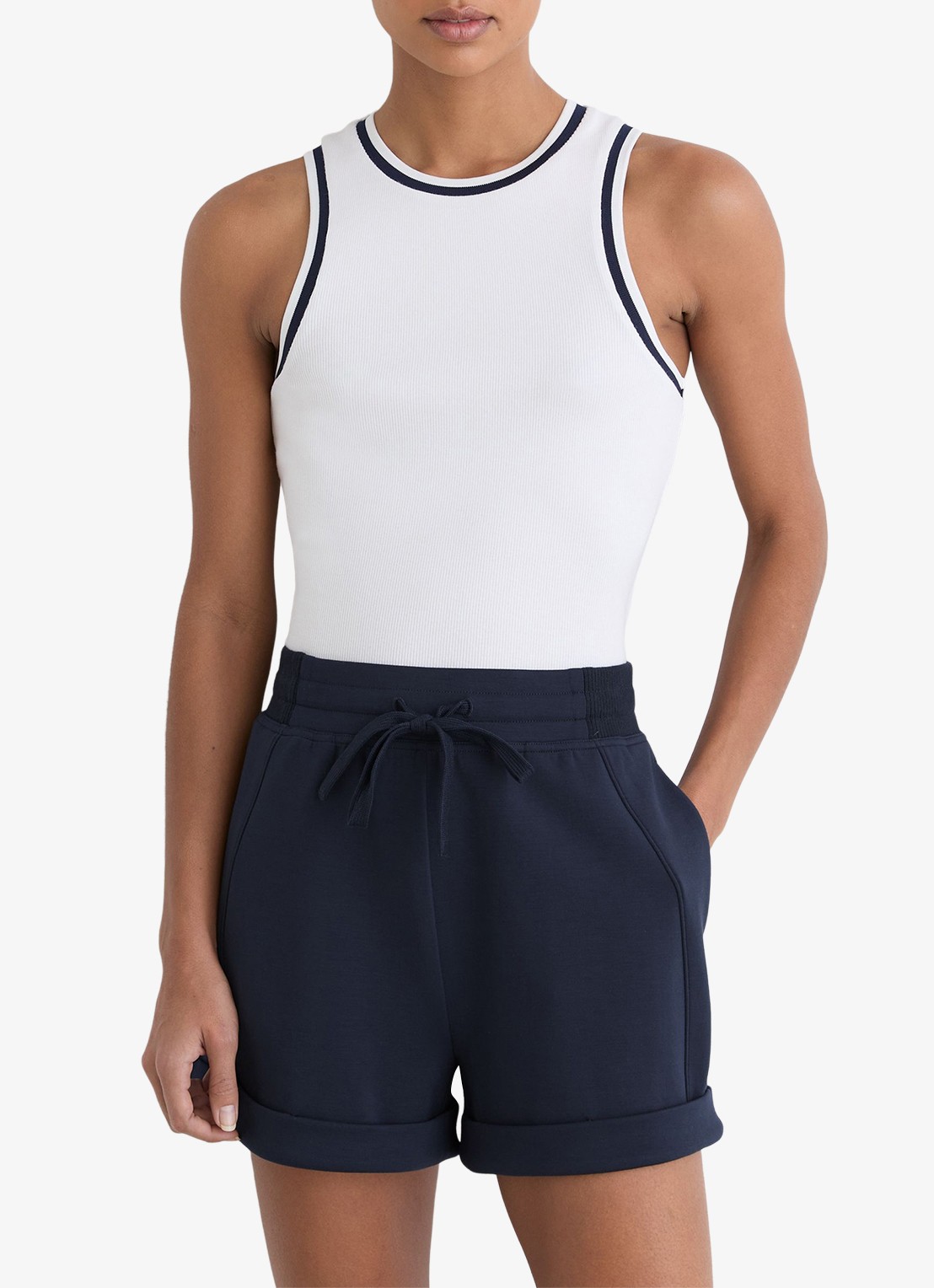 Reiss Phoebe high waist korte joggingbroek met streekzakken - detail 3 navy / blauw