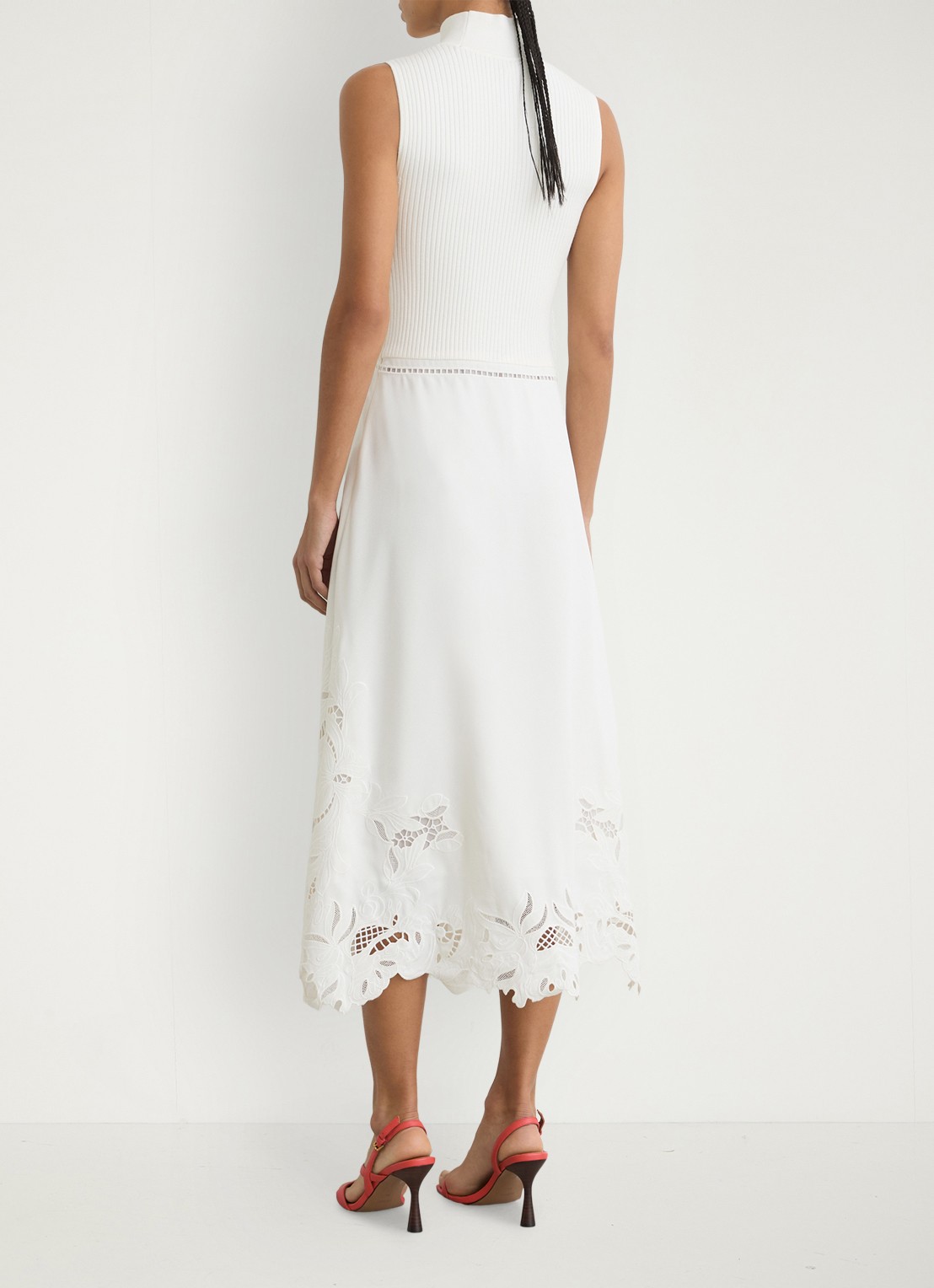 Reiss Phoenix ribgebreide midi jurk met broderie  - achterkant wit