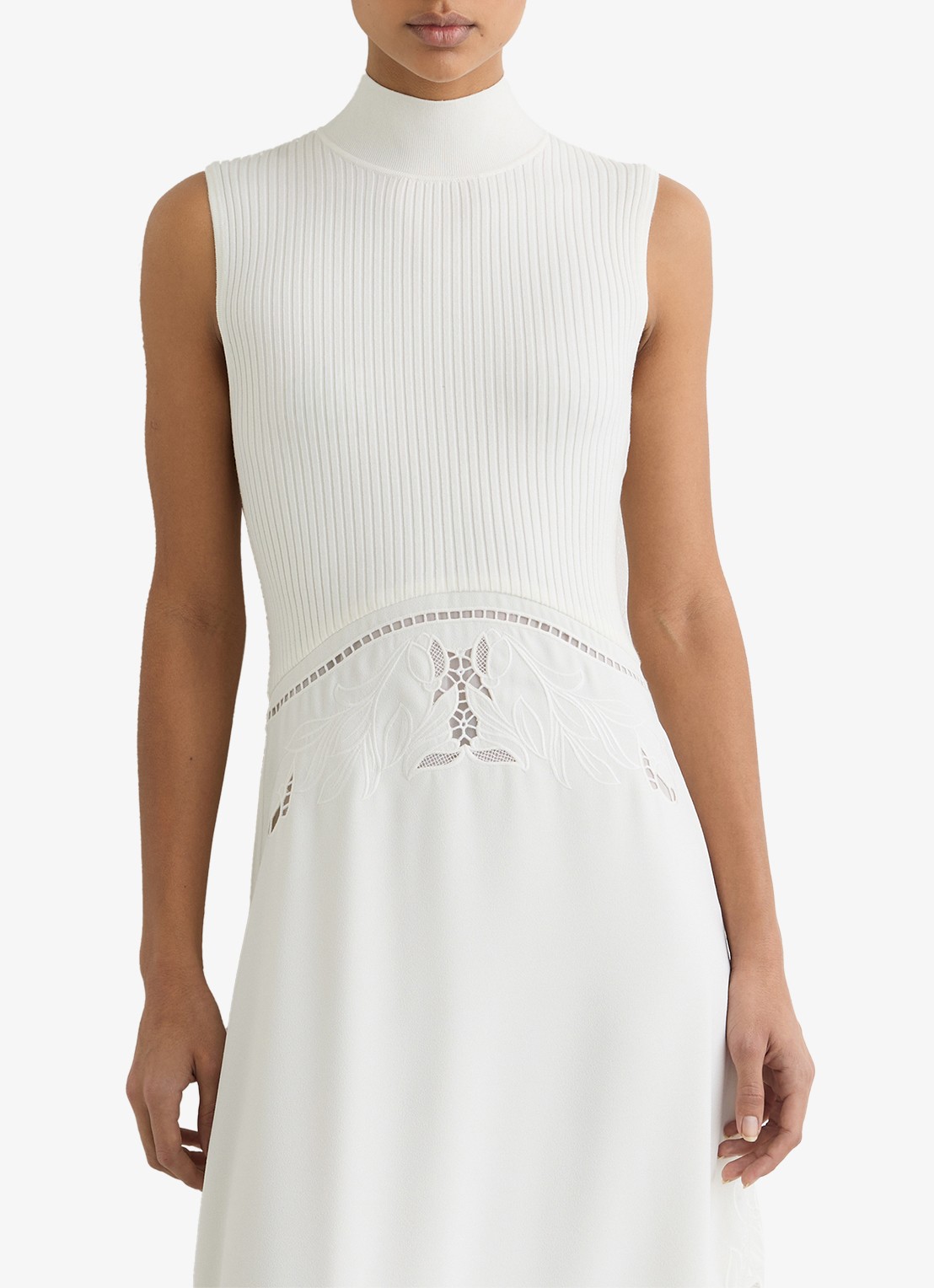 Reiss Phoenix ribgebreide midi jurk met broderie  - detail 2 wit