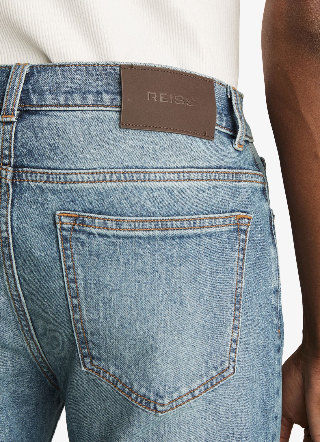 Reiss Picton slim fit jeans met medium wassing - detail 5 indigo