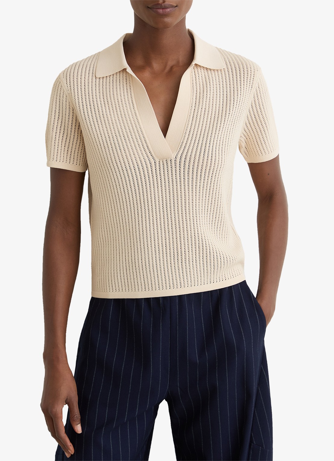 Reiss Pippa regular fit polo met opengewerkt dessin - detail 2 creme
