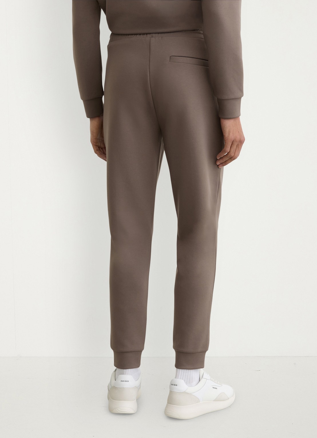 Reiss Premier Premium tapered fit joggingsbroek met steekzakken - achterkant 3 lichtbruin