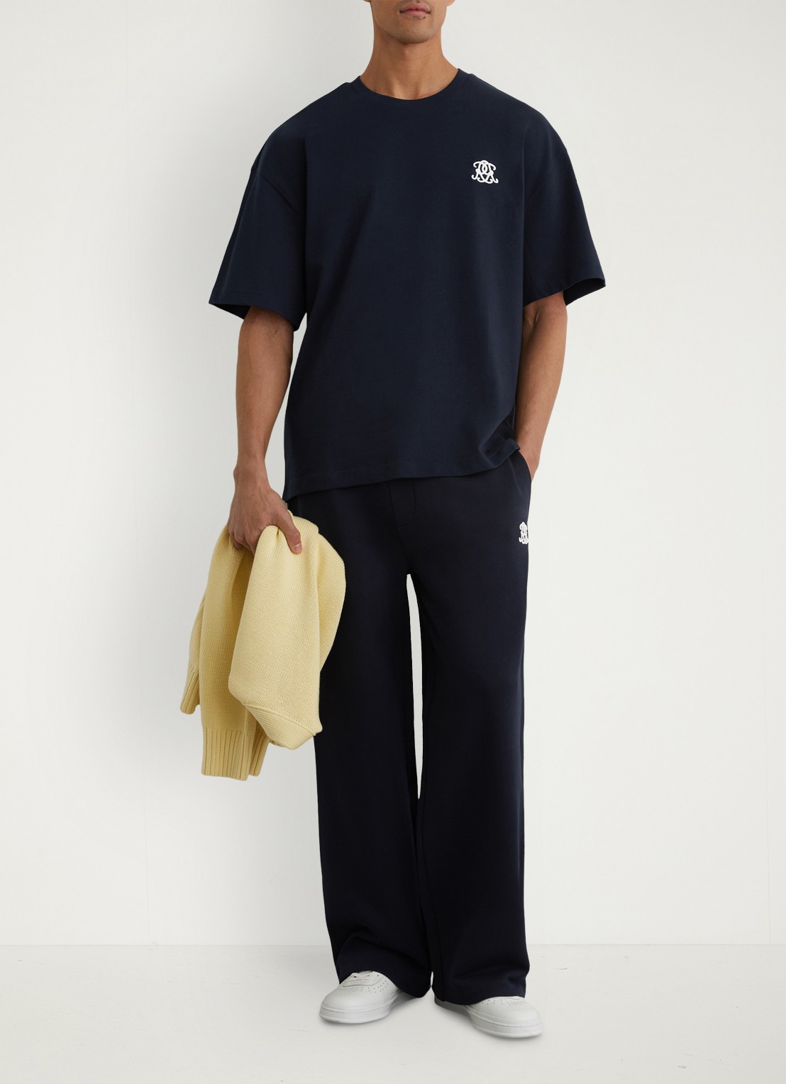 Reiss Rainer T-shirt met borduring - voorkant 6 donkerblauw