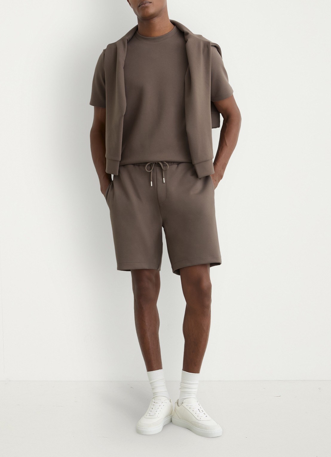 Reiss Reid straight fit korte broek met steekzakken - voorkant 6 lichtbruin