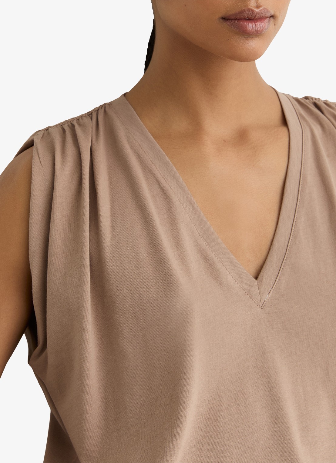 Reiss Renee top met V-hals - detail 2 beige