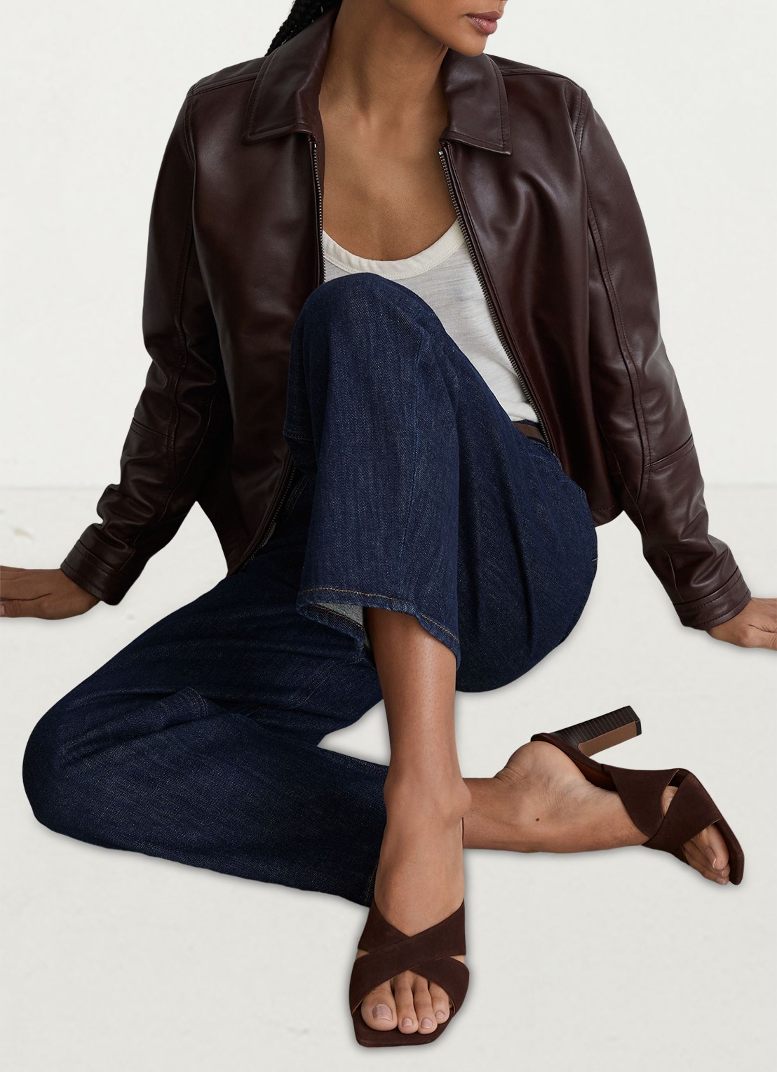 Reiss ROCHELLE Suede Cross-Strap Block-Heel Mules - detail chocoladebruin