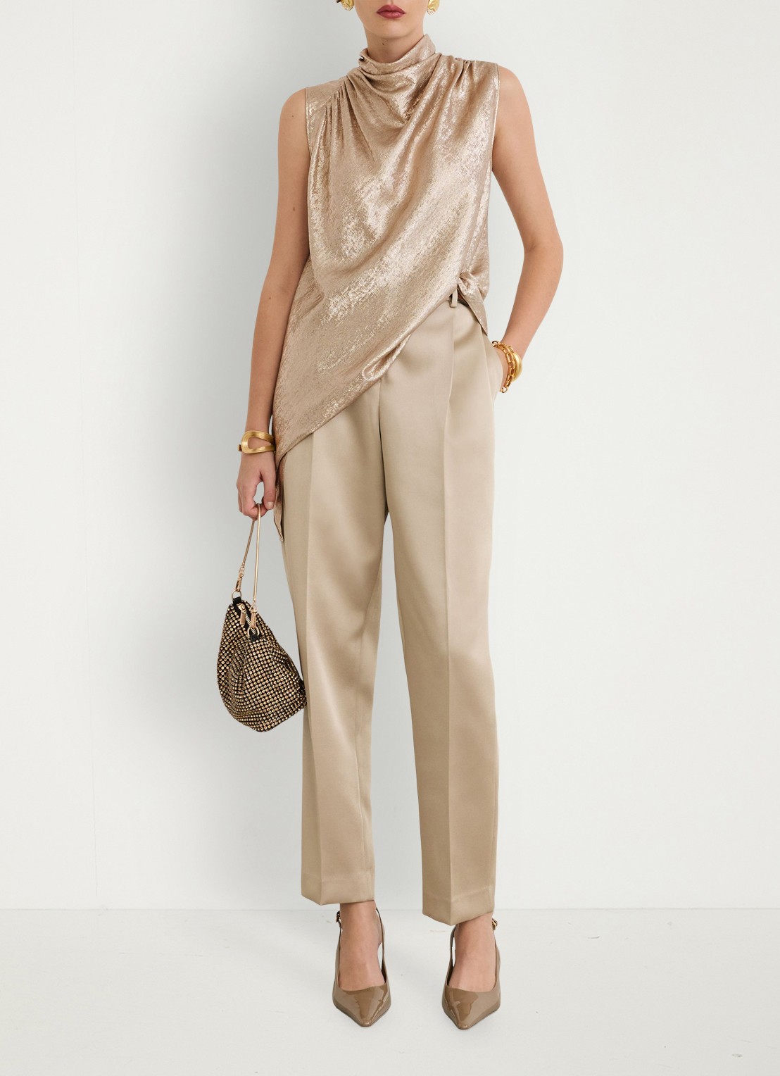Reiss Romee mouwloze top met drapering  - voorkant 7 goud