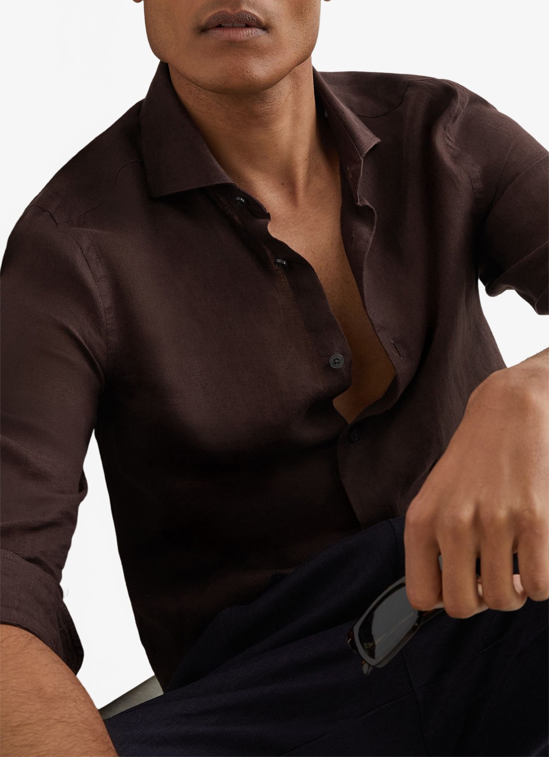 Reiss Ruban regular fit overhemd van linnen - detail 2 chocoladebruin