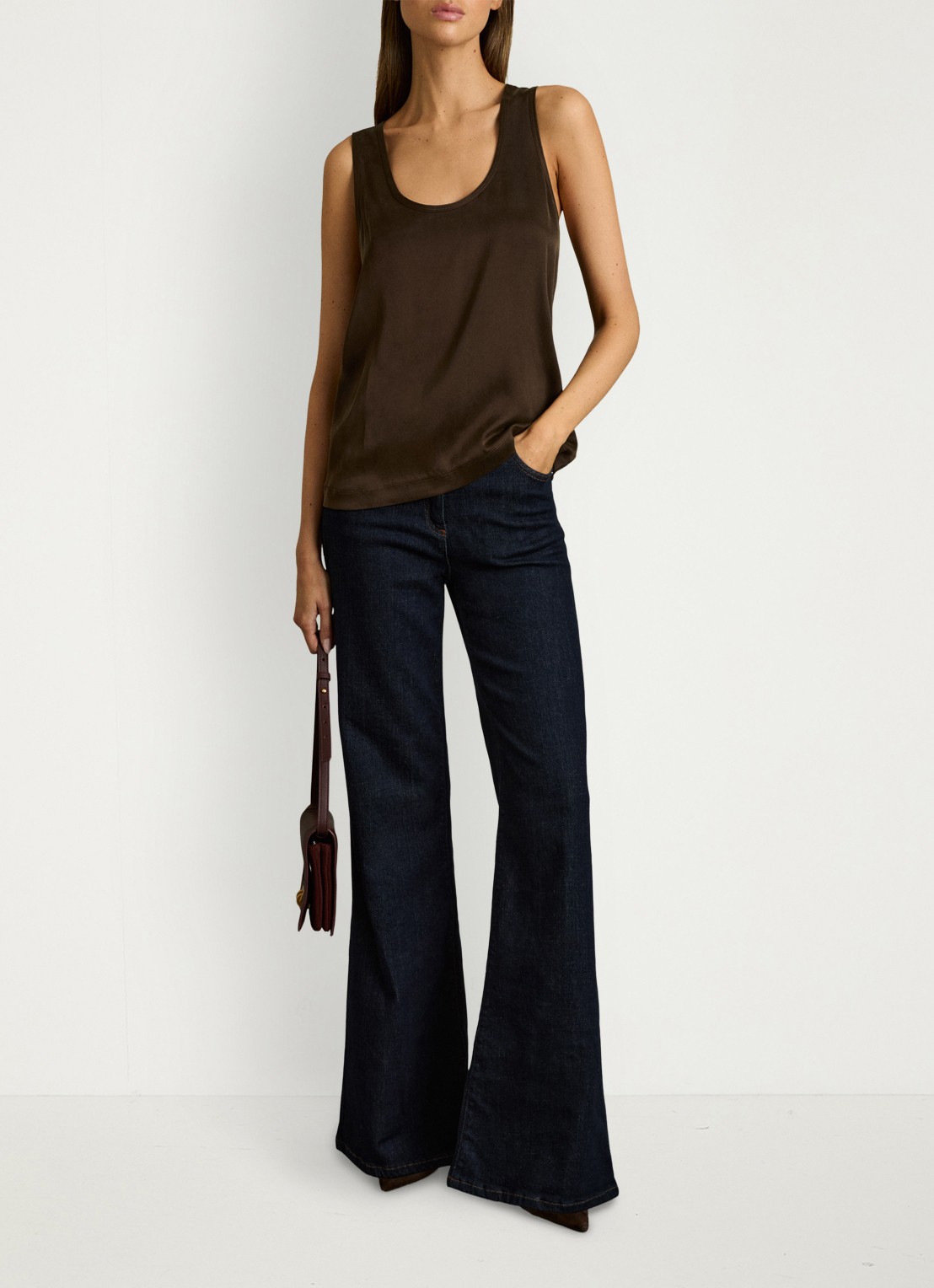 Reiss Ruby top van zijde - voorkant 6 chocoladebruin