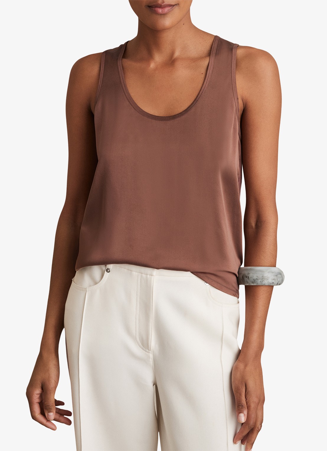 Reiss Ruby top van zijde - detail taupe