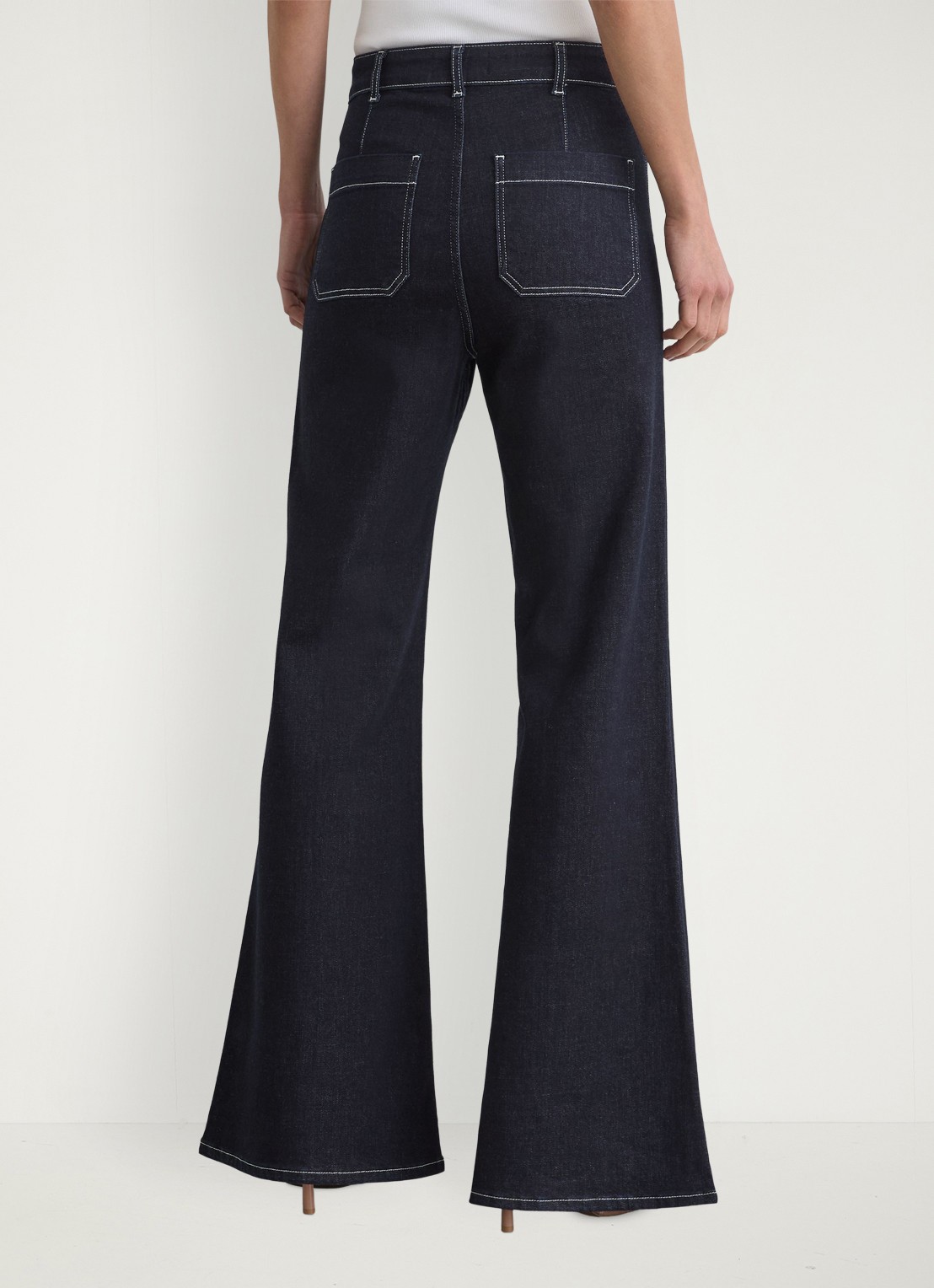 Reiss Sakura high waist flared jeans  - achterkant staalblauw